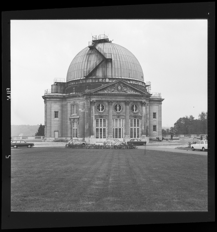 La grande coupole et le château - Observatoire de Meudon (titre forgé) / [2 images]