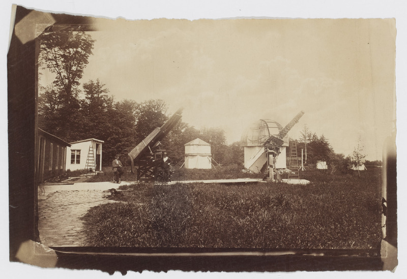 Instruments et bâtiments à Meudon (titre forgé) / [2 images]