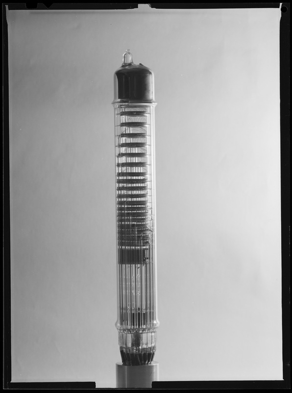 Cellule 20 étages sensible au VISIBLE, fabriquée par le laboratoire de Physique Astronomique (Lallemand) de l'Observatoire de Paris - Laboratoire de Physique Astronomique de l'Observatoire de Paris (titre forgé)