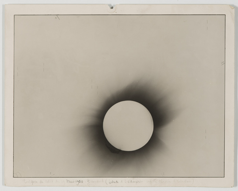 Eclipse de soleil du [29 mai 1919], Greenwich [étude d’Eddington sur la théorie d’Einstein] (titre original)