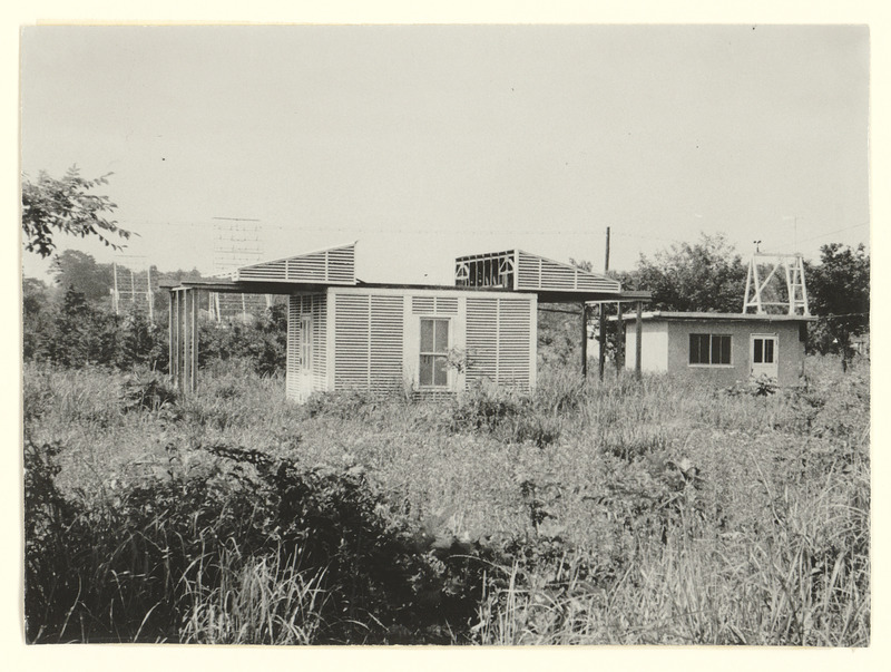 Observatoire de Tokyo [Japon]. Vue du bâtiment du PZT. (titre forgé)