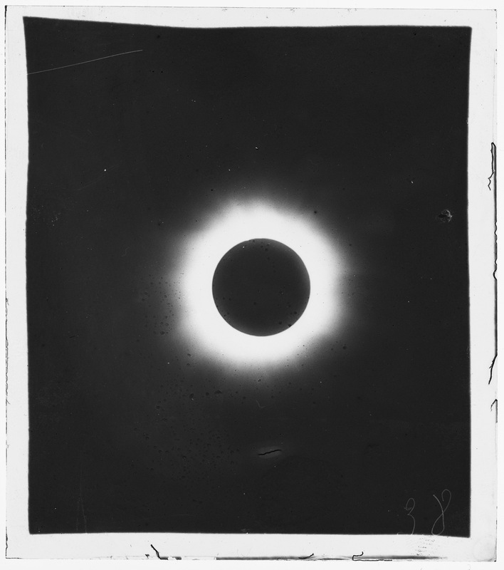 Phases de l’éclipse totale du 30 août 1905 [mission Andoyer]. (titre forgé)