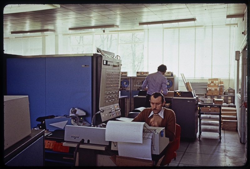 Centre de calcul de l'INAG - Observatoire de Meudon (titre forgé) / [2 images]