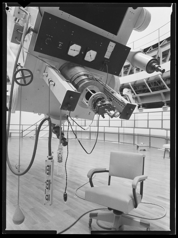 La grande lunette de l'Observatoire de Meudon : partie oculaire et commandes (titre forgé)