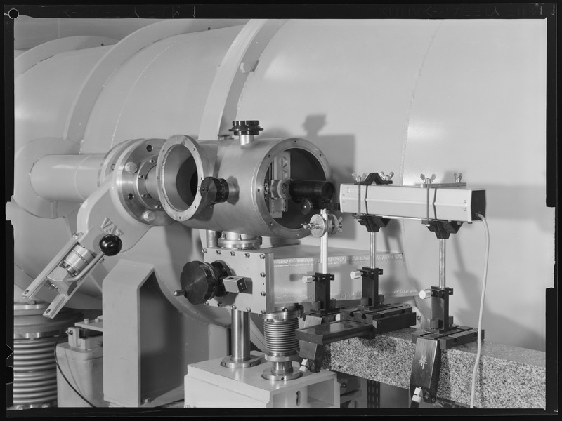 Spectrographe sous-vide de 10m pour l'ultraviolet : fente - Laboratoire de Physique Atomique et Moléculaire Félenbock, Département d'Astrophysique Fondamentale (DAPHE) - Observatoire de Meudon (titre forgé)