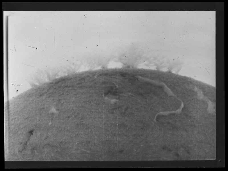 Protubérance solaire le 5 février 1959. Observatoire de Meudon - Observatoire de Meudon (titre forgé)