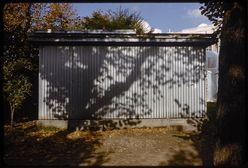 Pavillon de l'astrolabe impersonnel d'André Danjon - Observatoire de Paris (titre forgé)