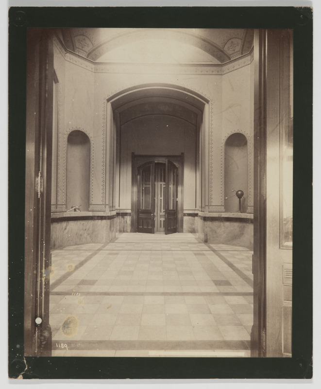 Lick Observatory Views : Interior Vestibule, Main Entrance Hall (titre original)