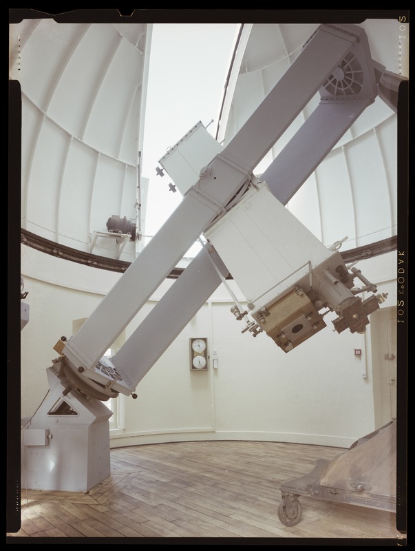 Lunette photographique de la Carte du Ciel à l'Observatoire de Paris après la rénovation de l'instrument (juillet 1987) (titre forgé)