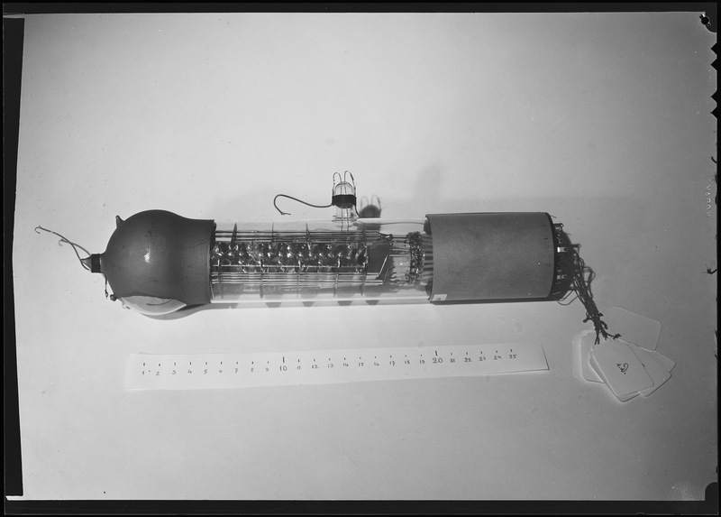 Multiplicateurs d'électrons (Suisse) (titre forgé) / [2 images]