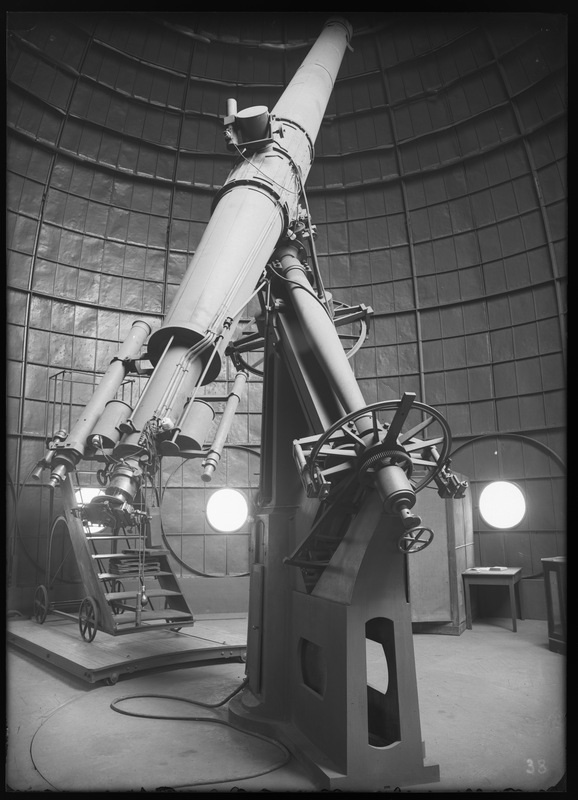 Grand Equatorial de la tour Est (lunette Arago) de l'Observatoire de Paris (titre forgé)