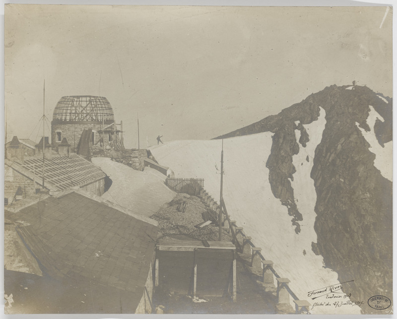 Construction de la coupole de l'Observatoire du Pic du Midi de Bigorre (titre forgé)