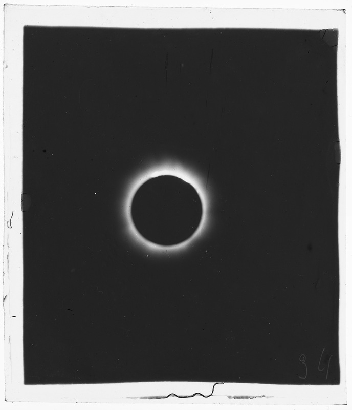 Phases de l’éclipse totale du 30 août 1905 [mission Andoyer]. (titre forgé)