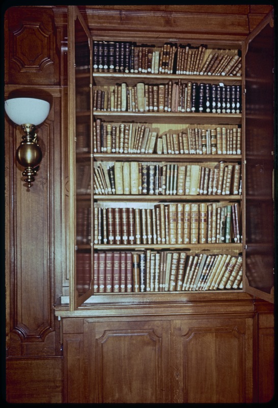 Reportage sur les locaux de la bibliothèque - Observatoire de Paris (titre forgé) / [13 images]