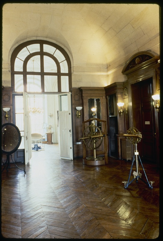 Grande Galerie (Musée) - Observatoire de Paris, batiment Perrault (titre forgé)